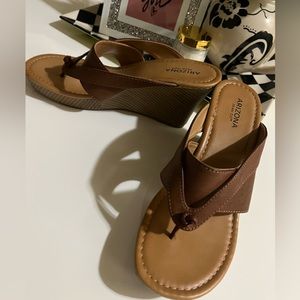 NWT Arizona Wedge Sandals